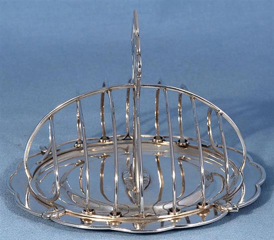 A good George V Arts & Crafts silver seven bar toast rack, Diameter :7 ¼”/183mm Height 5 ¼”/135mm Weight: 17.2oz/487grms